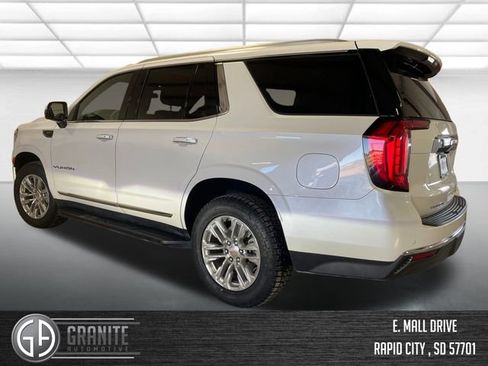 Used 2023 GMC Yukon SLT w/ SLT Luxury Package AWD/4WD image 4