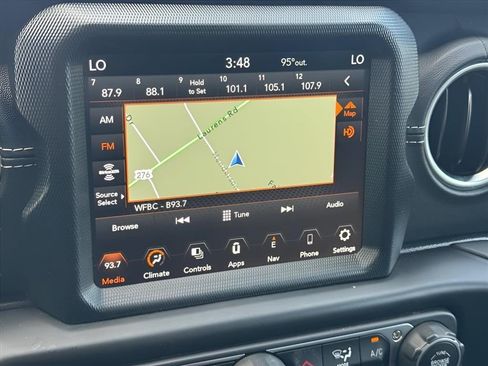 Used 2022 Jeep Wrangler Unlimited Sahara AWD/4WD image 25