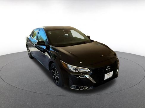 Used 2025 Nissan Sentra SV image 3