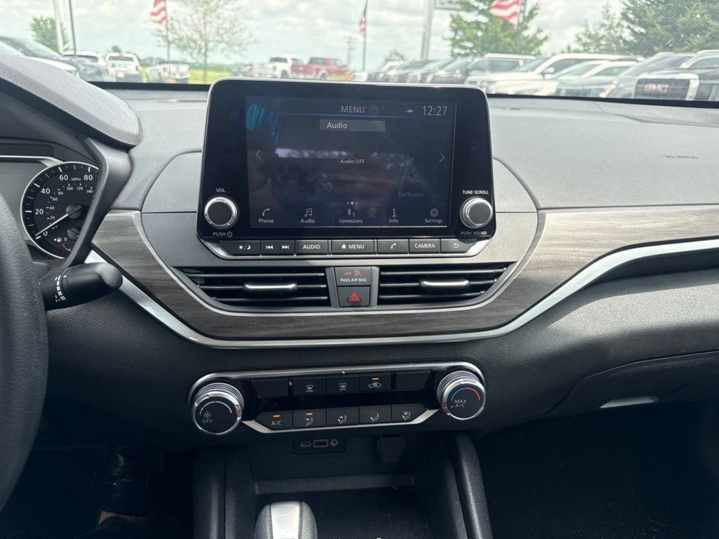 Used 2025 Nissan Altima 2.5 SV FWD image 23