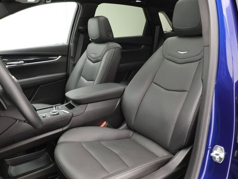 Used 2025 Cadillac XT5 Premium Luxury image 15