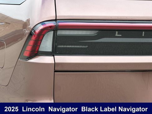 Used 2025 Lincoln Navigator Black Label AWD/4WD image 42