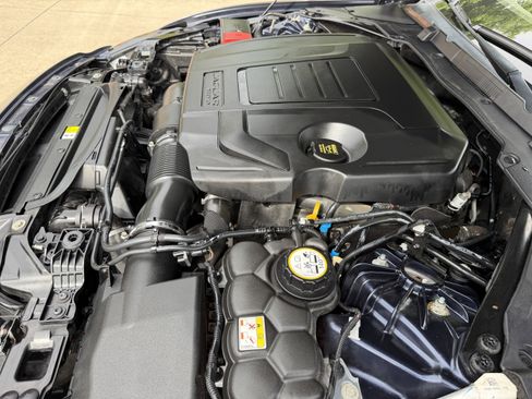 Used 2018 Jaguar XE RWD image 38