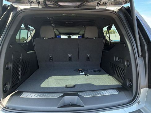 New 2026 Chevrolet Suburban High Country AWD/4WD image 10