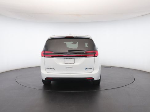 Used 2022 Chrysler Pacifica Touring-L w/ S Appearance Package image 25