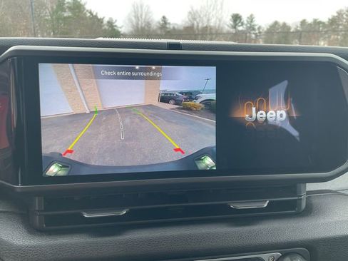 Used 2024 Jeep Gladiator Sport image 32