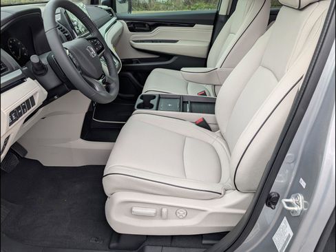 New 2026 Honda Odyssey Touring image 9