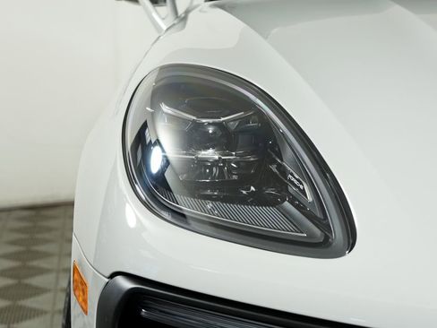 New 2026 Porsche Macan image 11