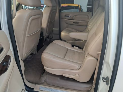 Used 2013 Cadillac Escalade ESV Premium AWD/4WD image 4