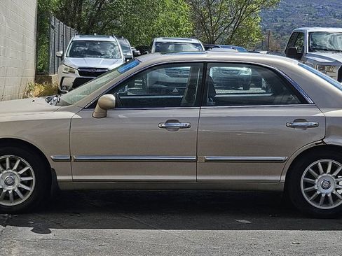 Used 2005 Hyundai XG350 L FWD image 2
