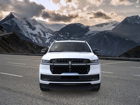 New 2026 Lincoln Navigator Reserve w/ Jet Appearance Package AWD/4WD image 6