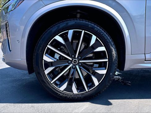 Used 2026 Volvo XC90 B5 Plus w/ Protection Package AWD/4WD image 12
