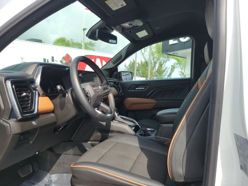 Used 2025 GMC Canyon AT4 image 12