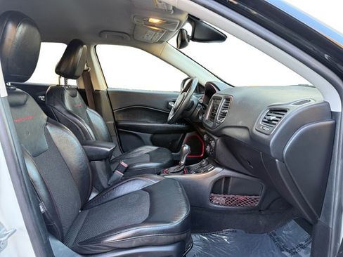 Used 2021 Jeep Compass Trailhawk AWD/4WD image 12
