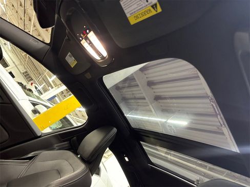 Certified 2024 Volvo S60 B5 Plus image 31