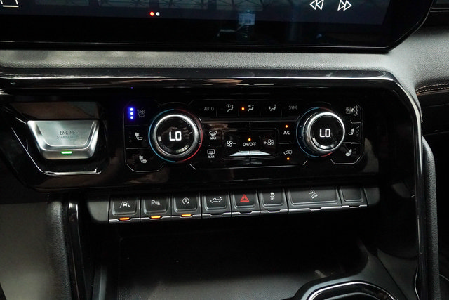 Used 2024 GMC Sierra 1500 AT4 w/ Technology Package AWD/4WD image 21