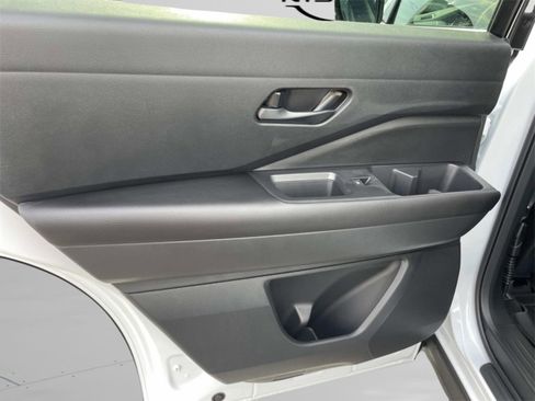 New 2025 Nissan Pathfinder SV image 13