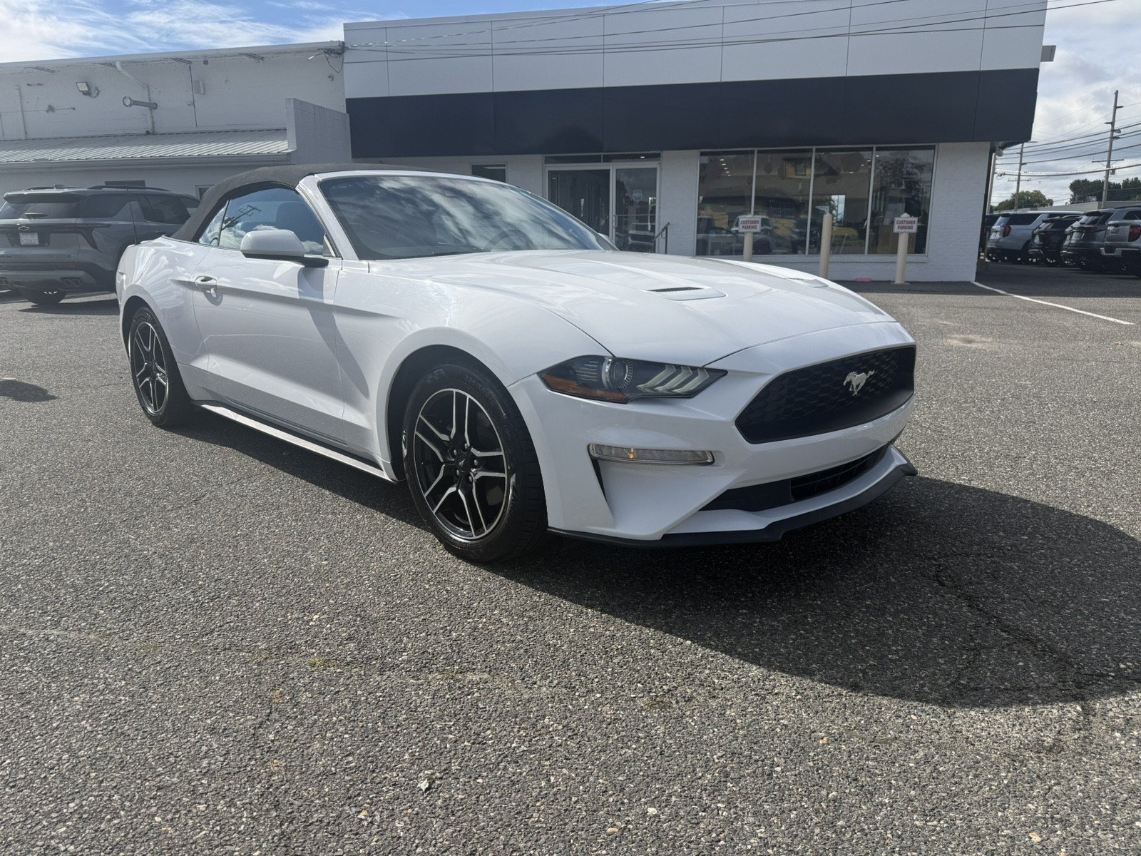Used 2022 Ford Mustang Premium RWD image 1