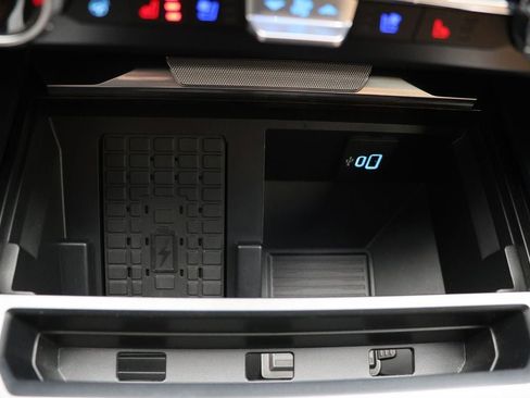 Used 2024 Ford F450 Platinum image 40