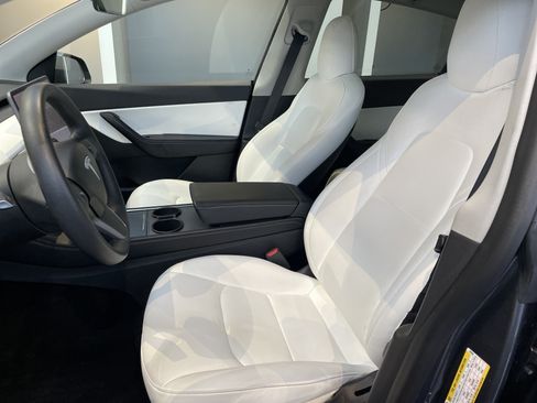 Used 2022 Tesla Model Y Long Range AWD/4WD image 18