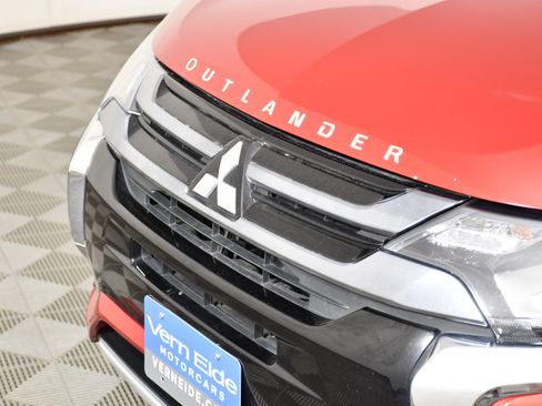 Used 2018 Mitsubishi Outlander GT AWD/4WD image 11
