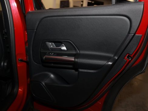 Used 2022 Mercedes-Benz GLA 250 4MATIC image 21