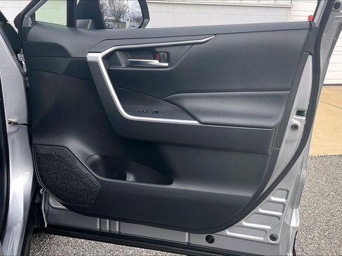 Used 2023 Toyota RAV4 SE image 29