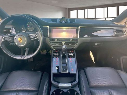 Used 2023 Porsche Macan Turbo image 7