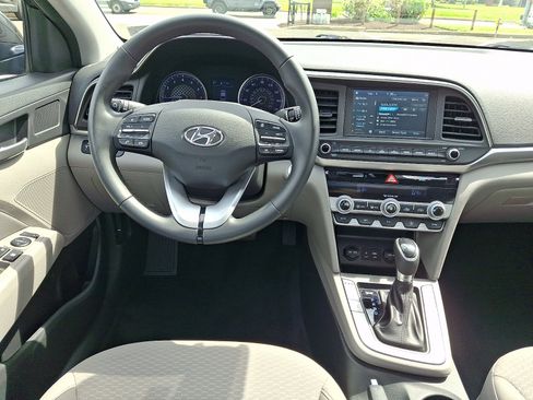 Used 2020 Hyundai Elantra Value Edition FWD image 11