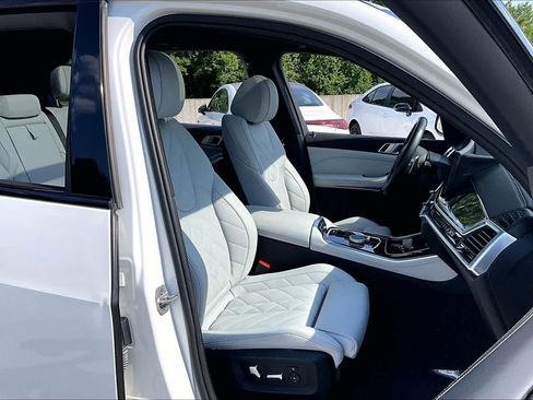 Used 2024 BMW X5 sDrive40i w/ M Sport Package image 9