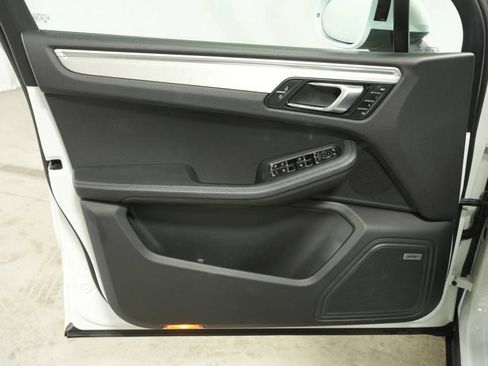 Certified 2021 Porsche Macan image 26