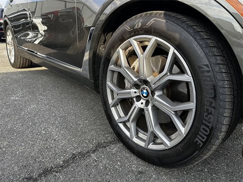 Used 2024 BMW X7 xDrive40i image 11