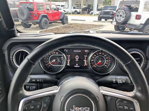 Used 2022 Jeep Gladiator Overland w/ Trailer Tow Package AWD/4WD image 28