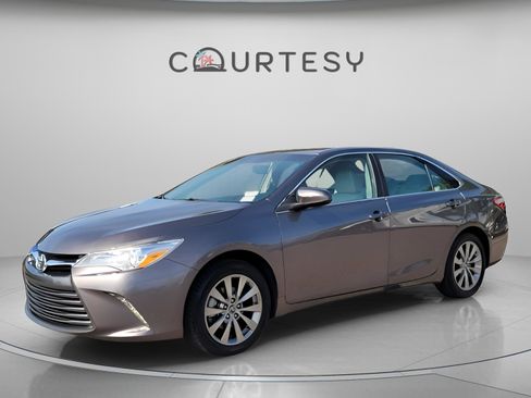 Used 2017 Toyota Camry XLE image 1