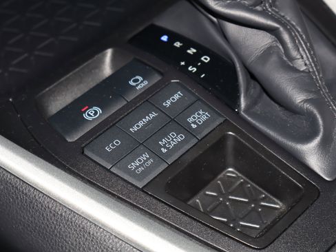 Used 2025 Toyota RAV4 XLE image 33