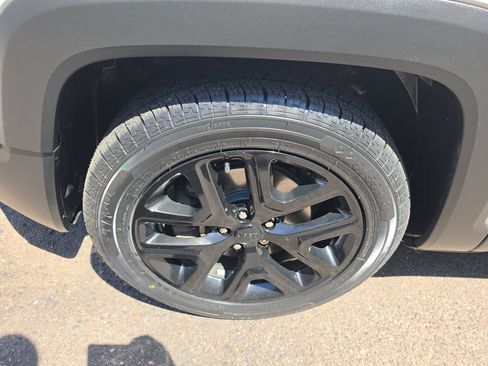 Used 2017 Jeep Renegade Altitude FWD image 26