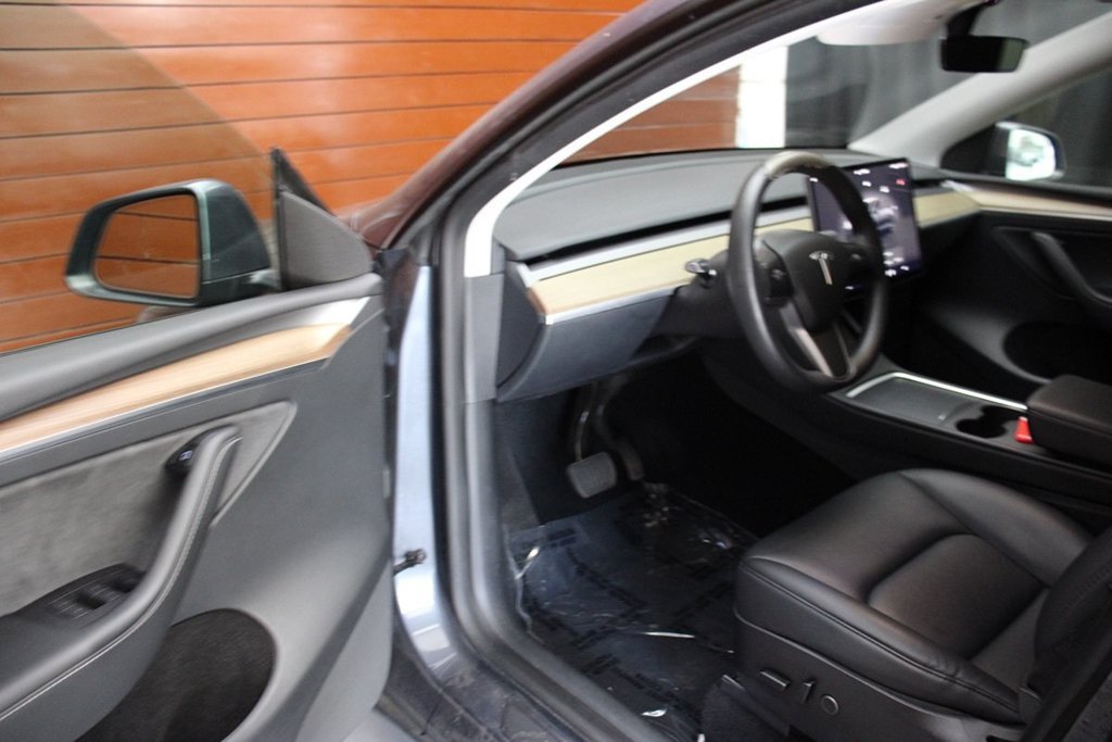 Used 2023 Tesla Model Y Long Range AWD/4WD image 35
