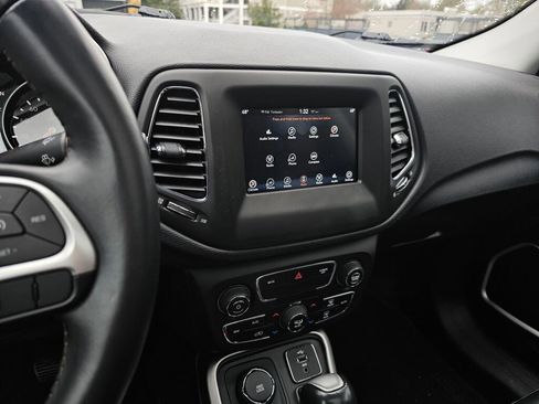 Used 2017 Jeep Compass Latitude w/ Popular Equipment Group AWD/4WD image 30