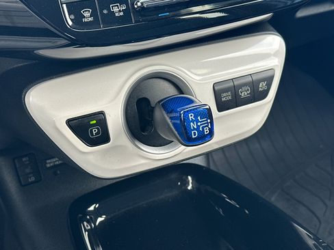 Used 2017 Toyota Prius Prime Premium image 21