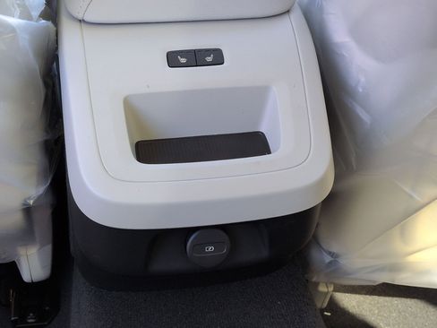 New 2026 Volvo V60 B5 Cross Country Plus w/ Protection Package Premier image 13