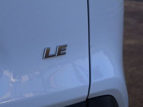 Used 2021 Toyota RAV4 LE image 12