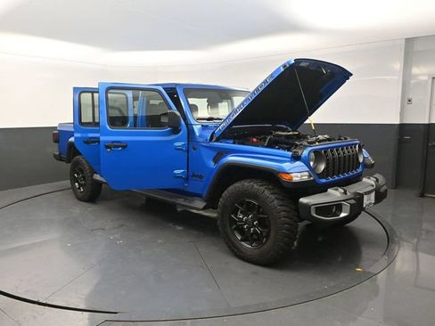 Used 2025 Jeep Gladiator Sport AWD/4WD image 29
