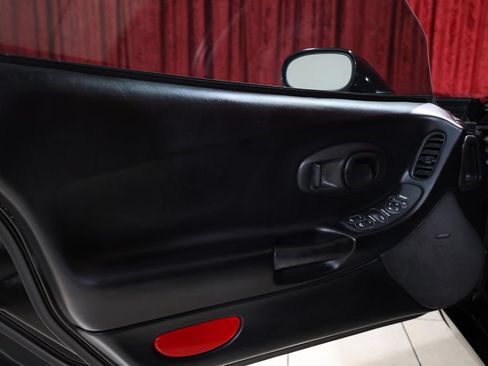 Used 2002 Chevrolet Corvette Convertible RWD image 12