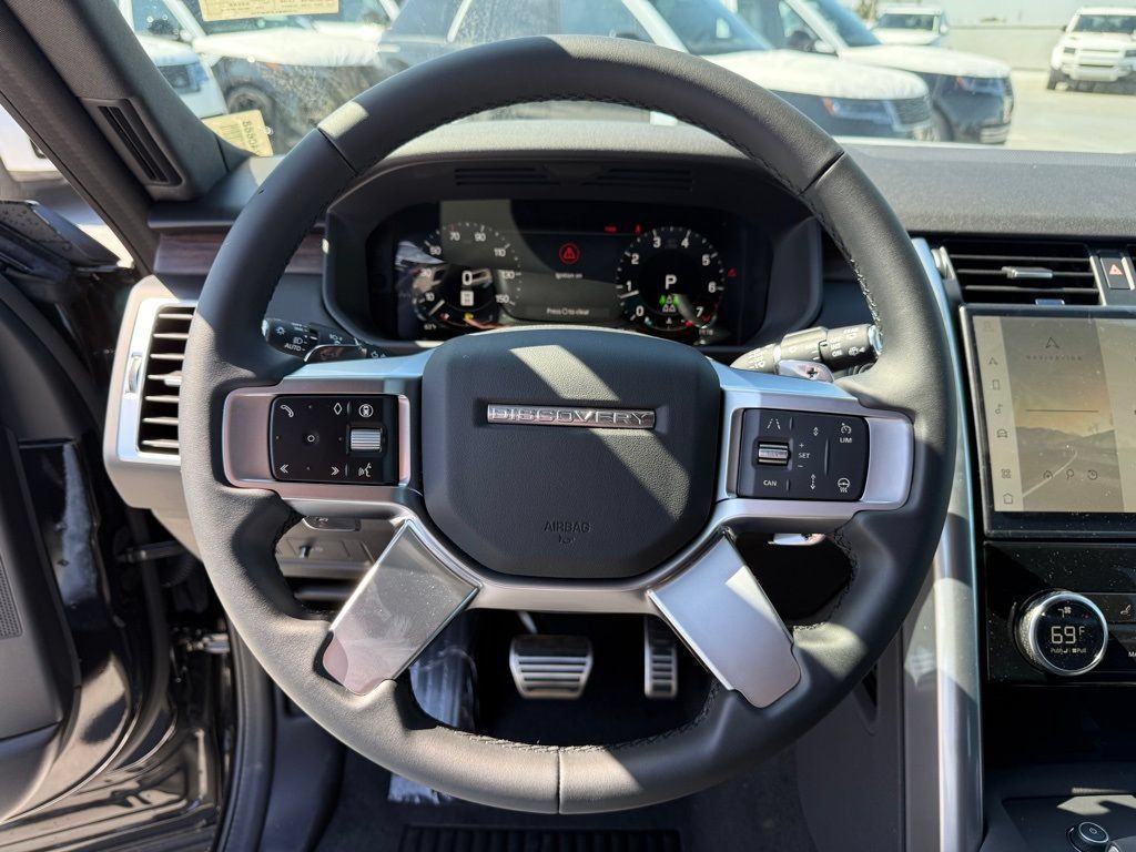 Certified 2025 Land Rover Discovery Metropolitan Edition AWD/4WD image 16