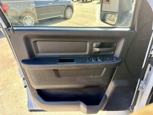 Used 2024 RAM 2500 Tradesman w/ Chrome Appearance Group image 27