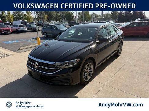 Used 2024 Volkswagen Jetta SE FWD image 3