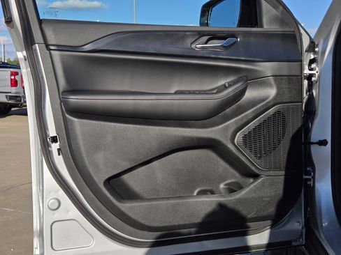 New 2025 Jeep Grand Cherokee Altitude image 10