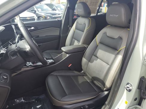 Used 2025 Chevrolet Trax ACTIV image 17