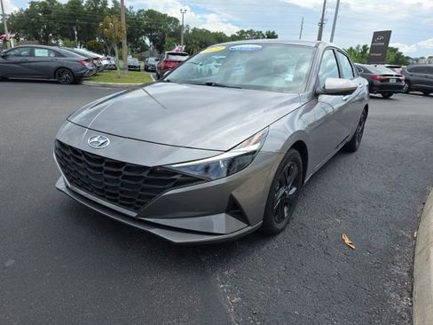 Used 2023 Hyundai Elantra SEL FWD image 2