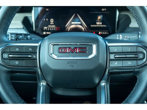 Used 2026 GMC Acadia Elevation w/ Elevation Premium Package FWD image 17